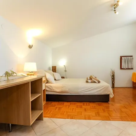 Luxury Sandra Daire Zadar